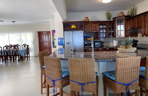 Samana Casa | Oceanfront Paradise, Un sueño de vacaciones por menos de un hotel.