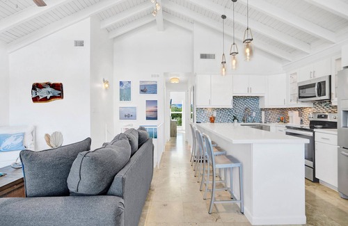 Monroe County Casa | Ocean Front Villa with endless Views, golf cart, paddle boards, kayak and bikes