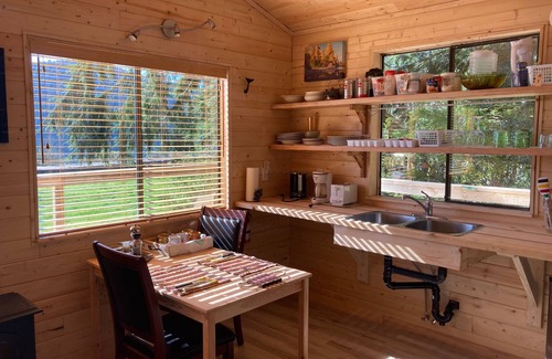 Quatsino Cabina | Ocean Front wilderness Cabin, brand new - Spa bathroom, fully equipped Kitchen
