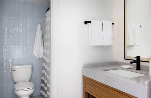 South Yarmouth Hotel | Ocean Gaze Getaway: Red Jacket Resort, 2 Queens, Pool w/ Scenic View