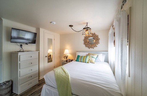 Rehoboth Beach Cabaña | Ocean Glass Inn - Cottage Efficiency