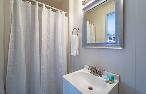 Rehoboth Beach Cabaña | Ocean Glass Inn - Cottage King Efficiency
