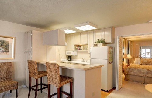 Monterey Condominio | Ocean Harbour 110 - Monterey Condo - Oceanview, Surf Sounds