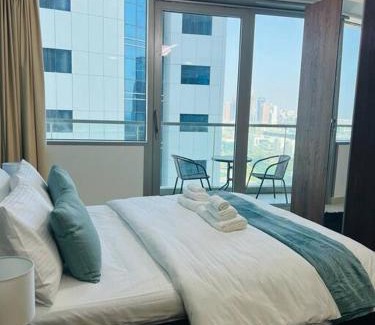 Al Sufouh 2 Apartamento | Ocean Heights - Spacious 1 Bedroom with Sea View & Free Parking