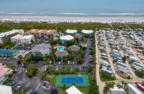 Butler Beach Casa | Ocean Hibiscus - Oceanfront Resort