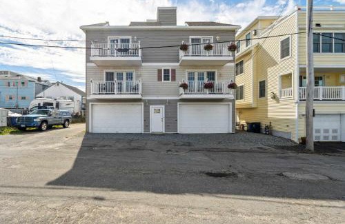 Salisbury Beach Casa | Ocean Hideaway Rooftop Deck Fireplace