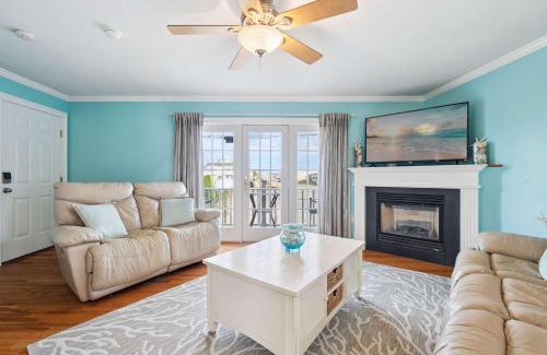Salisbury Beach Casa | Ocean Hideaway Rooftop Deck Fireplace