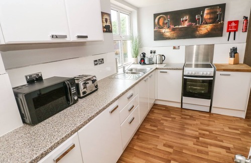 Hasguard Cross Cabaña | OCEAN HOUSE, pet friendly, character holiday cottage in Broad Haven