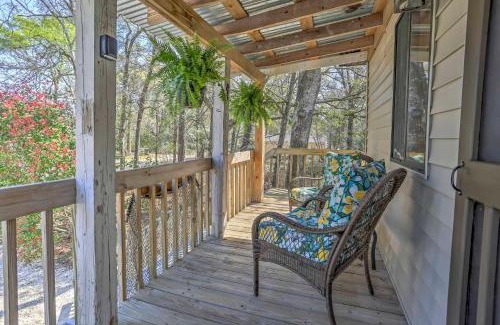 Ocean Isle Beach Apartamento | Ocean Isle Apartment with Balcony, 1 Mi to Beach!