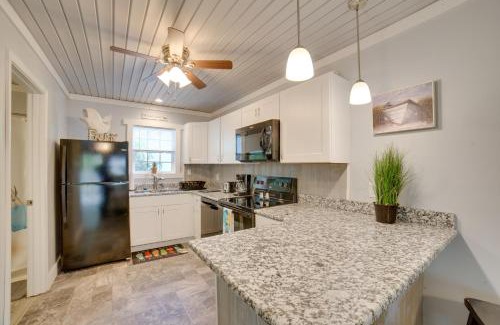 Ocean Isle Beach Apartamento | Ocean Isle Beach Studio with Patio - 1 Mi to Pier!