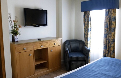 Northeast Virginia Beach Complejo | Ocean Key Resort 1 Bedroom Unit directly across the street from the OCEAN!!