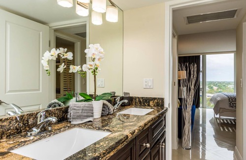 Galt Mile Hotel | Ocean Manor Rentals