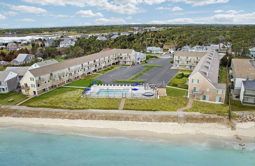South Yarmouth Apartamento | Ocean Mist Beach Hotel & Suites- Loft Suite Two Queens & Sleeper Sofa Ocean View
