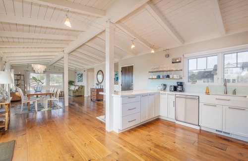 Montara Casa | Ocean & Mountain View Home - Walk to Trails, Beach, Family Activities