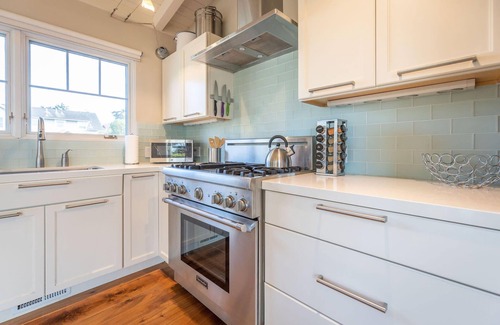 Montara Casa | Ocean & Mountain View Home - Walk to Trails, Beach, Family Activities