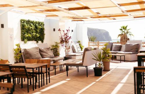 Los Cristianos Hostal | Ocean Nomads Coworking