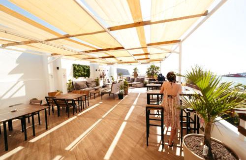 Los Cristianos Hostal | Ocean Nomads Coworking
