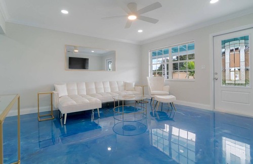 Poiciana Park II Casa | Ocean Oasis Apt B, Downtown, Beach, Dog Friendly, Shops