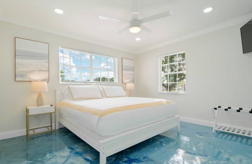 Poiciana Park II Casa | Ocean Oasis Apt B, Downtown, Beach, Dog Friendly, Shops