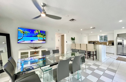 Lauderdale Beach Casa | Ocean Oasis-Steps away from the Beach, Pool, Downtown