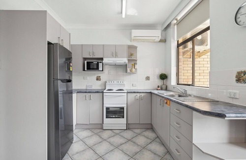 Mid North Coast Waterfront Apartamento | Ocean Parade 10 – Retro Coastal Apartment Opposite Park Beach