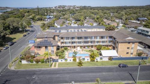 Coffs Harbour Casa | Ocean Parade 20 - Ocean Parade 20 - Resort access, BBQ, Surf Beach
