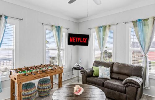 Port Bolivar Casa | Ocean Paradise 5BR Beach Escape Hot Tub Game Room and Firepit