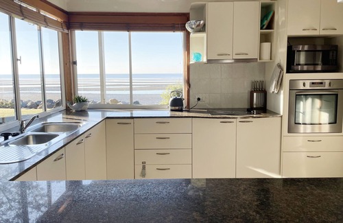 Beachmere Casa | Ocean Pearl - 3 Bedroom, Beachfront property!!