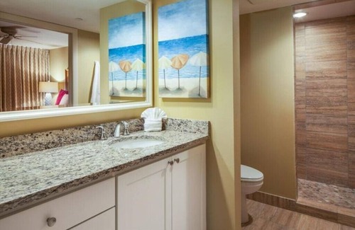 Fort Myers Beach Complejo | Ocean/Pool View 703- Relax and recharge at Fort Myers Beach