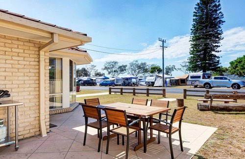 Brooms Head Casa | Ocean Road Oasis - Beach Front Location