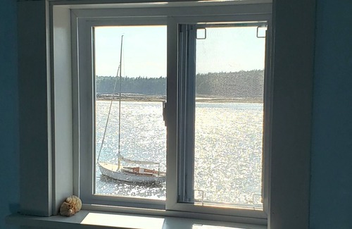Friendship Cabaña | Ocean's Edge Cottage w/beautiful views of midcoast Maine for 2.