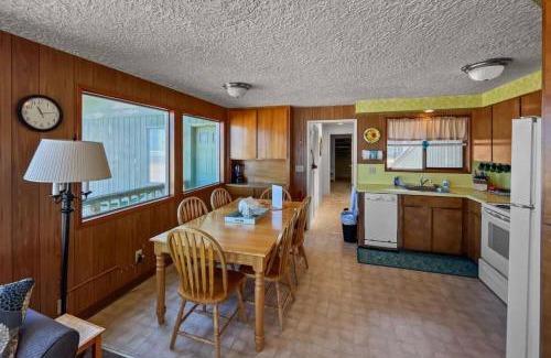 Rockaway Beach Casa | Ocean's Edge Escape