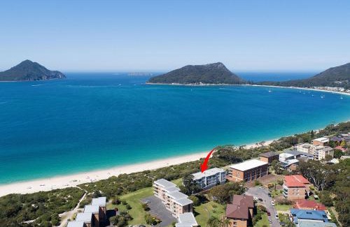 Nelson Bay Apartamento | Ocean Shores 12 Waterfront Unit with Sensational Water Views WiFI and Air Conditioning
