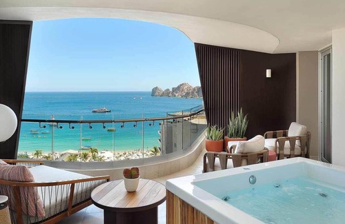Ildefonso Green Apartamento | Ocean side 2 Bedroom Suite with balcony located in the heart of Cabo San Lucas!!