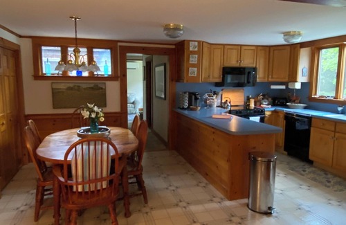 Edgartown Casa | Ocean sounds at this Oyster Pond retreat pastoral view and short walk to pond