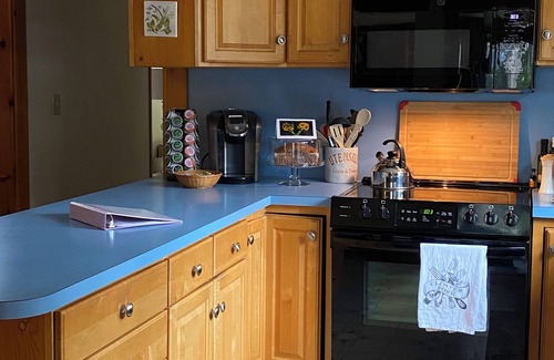 Edgartown Casa | Ocean sounds at this Oyster Pond retreat pastoral view and short walk to pond