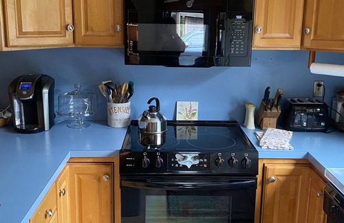 Edgartown Casa | Ocean sounds at this Oyster Pond retreat pastoral view and short walk to pond