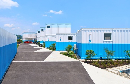 Himi Cabina | ocean standard / Himi Toyama