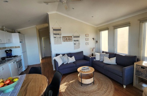 Apollo Bay Cabina | Ocean Sunrise Cabin Apollo Bay - in popular caravan park with lovely ocean views