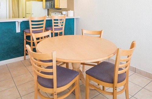 Panama City Beach Hotel | Ocean Towers Beach Club - Spacious 1 Bedroom