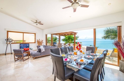 La Cruz de Huanacaxtle Villa | Retiro del paraíso con vista al mar envuelto en el encanto local | Acceso a playa privada