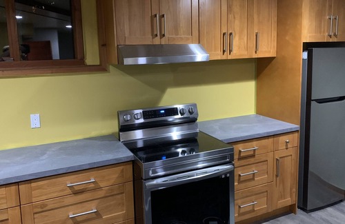 Gibsons Casa | Ocean View 2-bedroom Suite in Sunshine Coast House