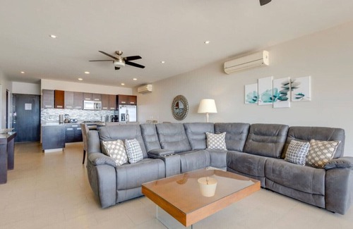 Libertad Condominio | Ocean View, 2 Infinity Pools, Pedregal, Walkable