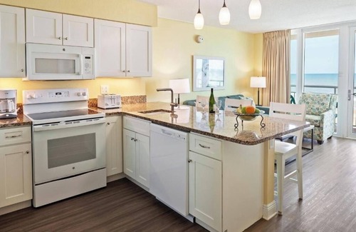 Ormond Beach Complejo | Ocean View 2BR w/Balcony, Full Kitchen, Resort Amenities & Direct Beach Access