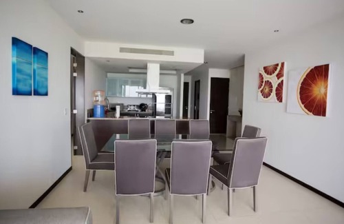 Cancún Apartamento | Pen 8C·Ocean view 3 bedroom condo! Infinity pool