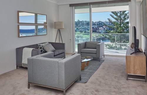 Bronte Apartamento | Apartamento con vista al mar con un paseo a la playa de Bronte