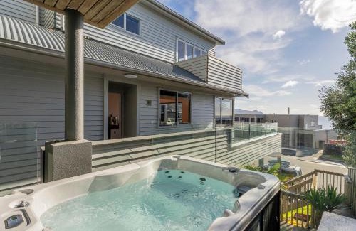 Tairua Casa | Ocean View Beach Beauty - Tairua Holiday Home
