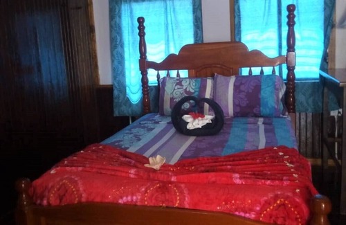 Gales Point Apartamento | Ocean View Beachfront Purple Cabana 1, AC, Wi-Fi, Swm Pool Access...