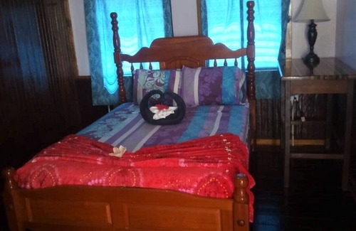 Gales Point Apartamento | Ocean View Beachfront Purple Cabana 1, AC, Wi-Fi, Swm Pool Access...