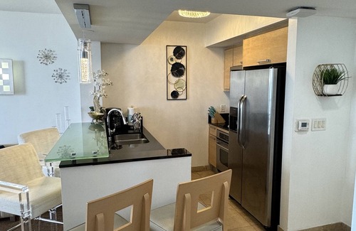 Sunny Isles Beach Complejo | Ocean-view Condo Hotel Marenas Resort near Aventura Mall.